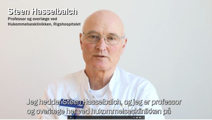Professor og overlæge Steen Hasselbalch fra Hukommelsesklinikken på Rigshospitalet fortæller om et sygdomsforløb med typiske symptomer ved Alzheimers sygdom
