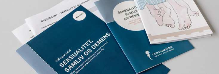 Nationalt Videnscenter for Demens har lavet en manual og undervisningsmaterialer til to nye tillægsmoduler om seksualitet, samliv og demens